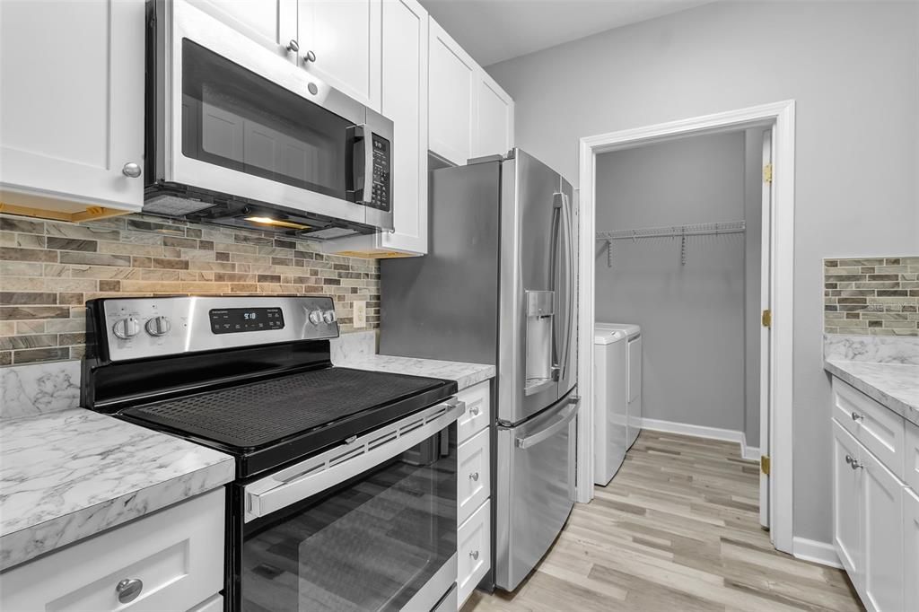Active With Contract: $187,000 (2 beds, 1 baths, 1008 Square Feet)