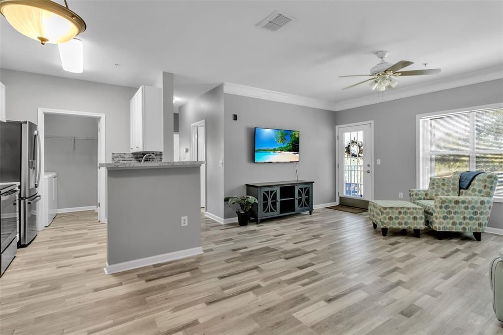 Active With Contract: $187,000 (2 beds, 1 baths, 1008 Square Feet)