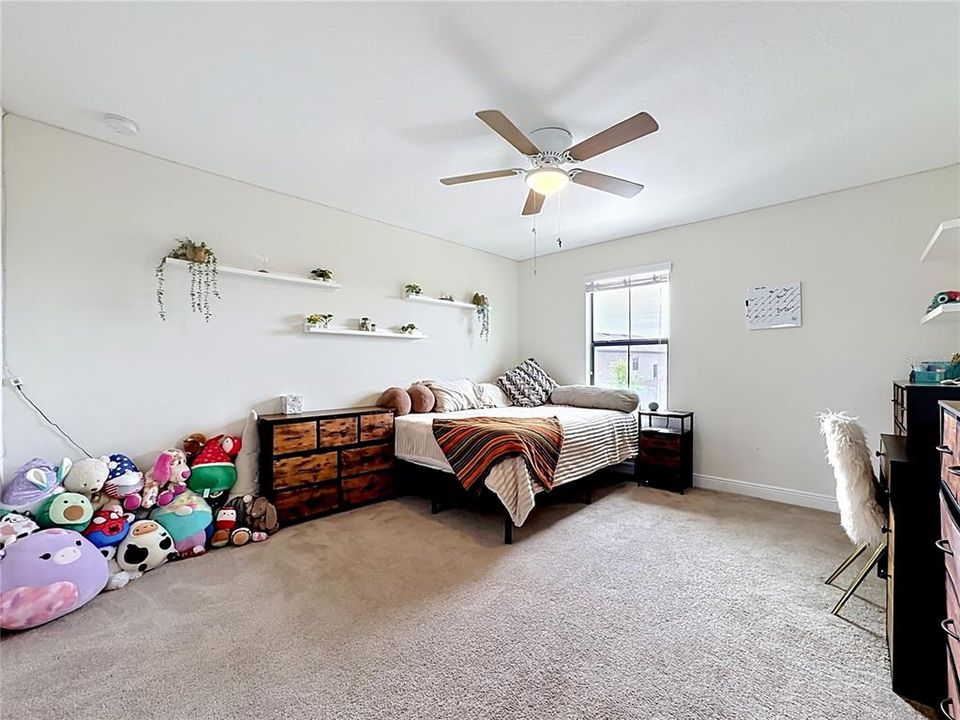 Active With Contract: $549,900 (5 beds, 3 baths, 2592 Square Feet)