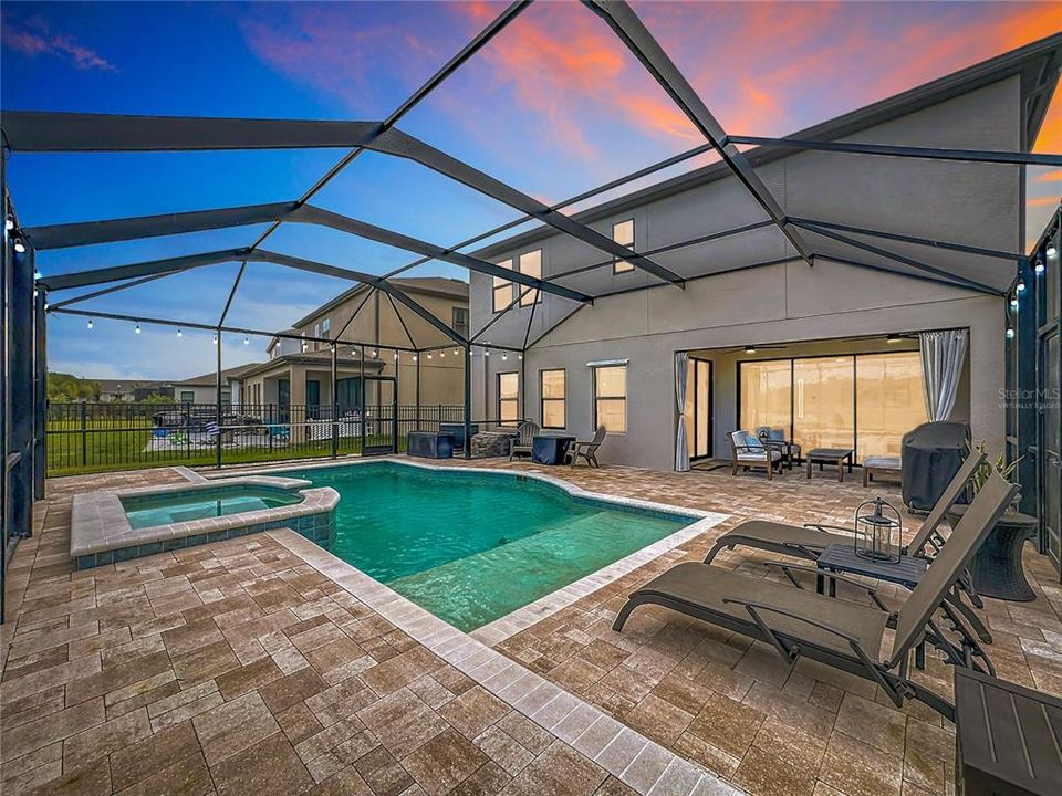 Active With Contract: $549,900 (5 beds, 3 baths, 2592 Square Feet)