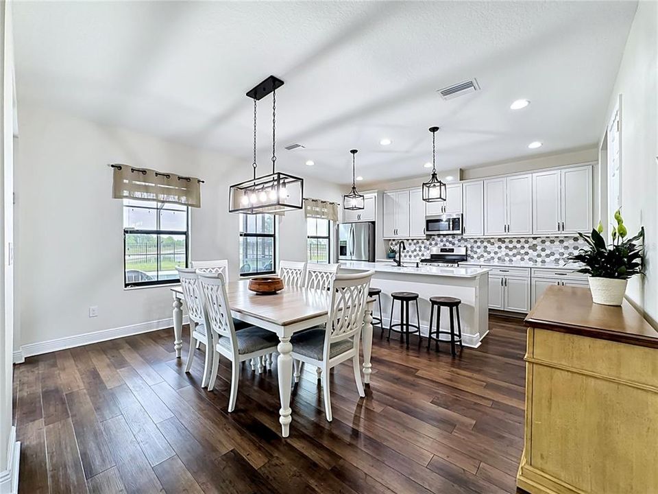 Active With Contract: $549,900 (5 beds, 3 baths, 2592 Square Feet)