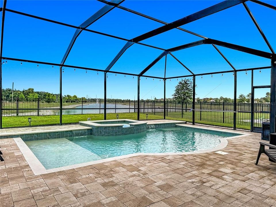 Active With Contract: $549,900 (5 beds, 3 baths, 2592 Square Feet)