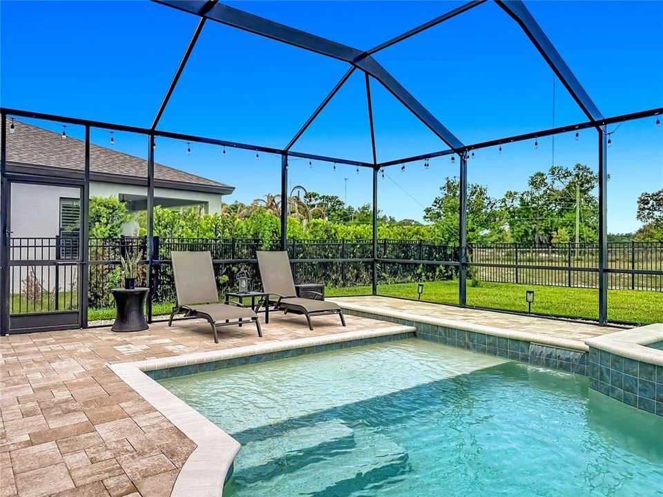 Active With Contract: $549,900 (5 beds, 3 baths, 2592 Square Feet)