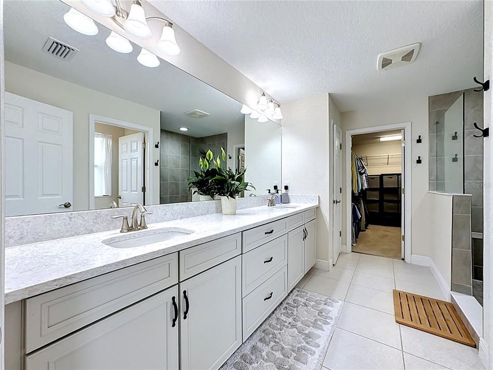 Active With Contract: $549,900 (5 beds, 3 baths, 2592 Square Feet)