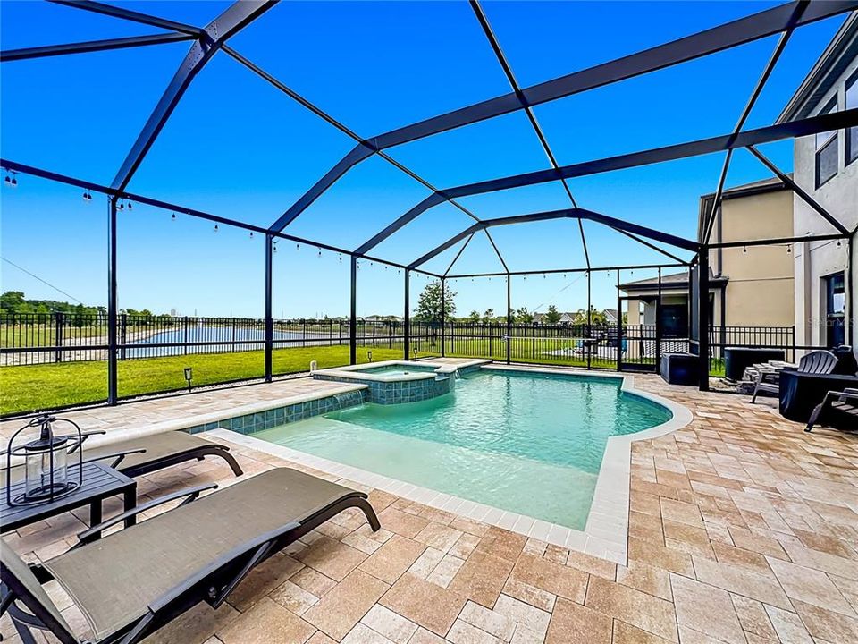 Active With Contract: $549,900 (5 beds, 3 baths, 2592 Square Feet)