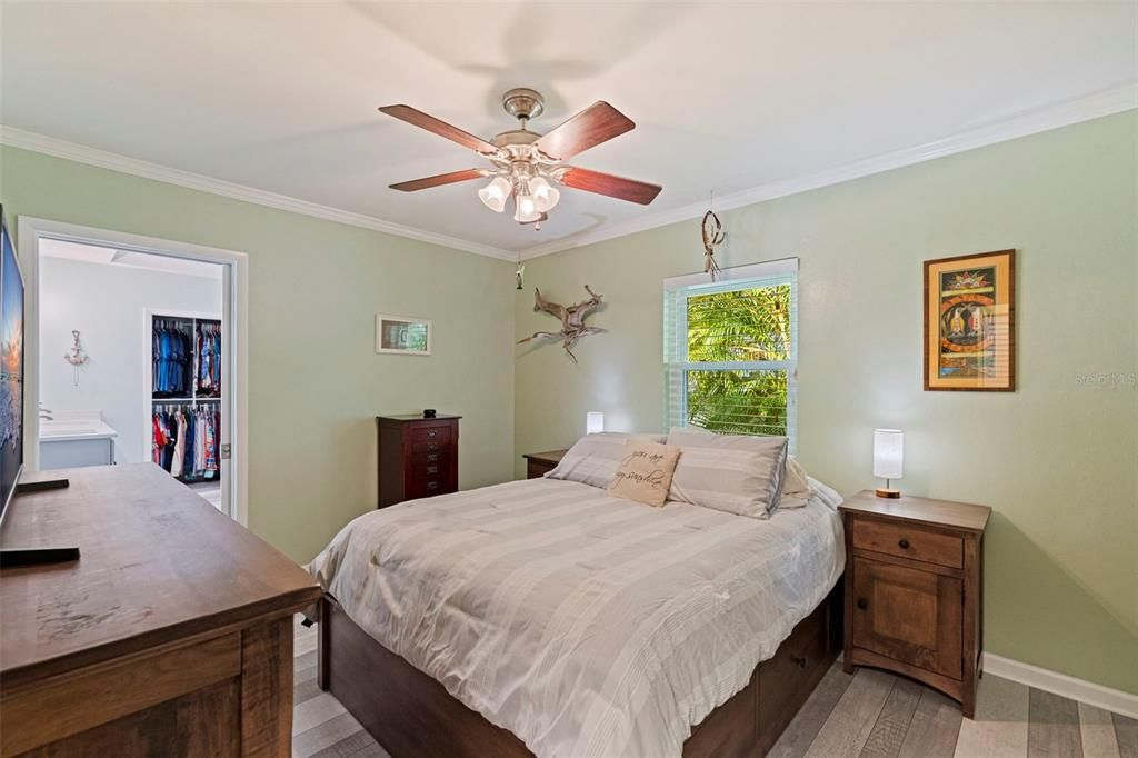 Active With Contract: $565,000 (2 beds, 2 baths, 1285 Square Feet)