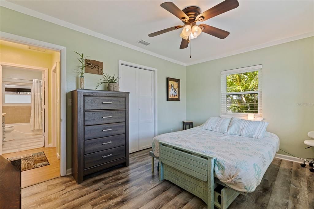 Active With Contract: $565,000 (2 beds, 2 baths, 1285 Square Feet)