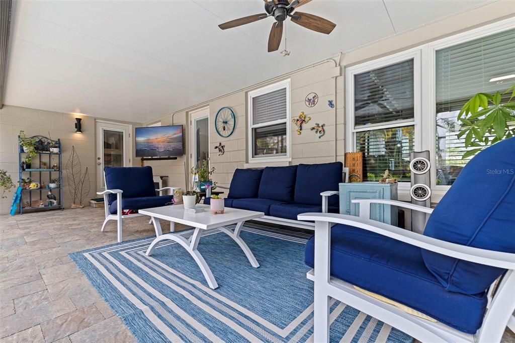 Active With Contract: $565,000 (2 beds, 2 baths, 1285 Square Feet)