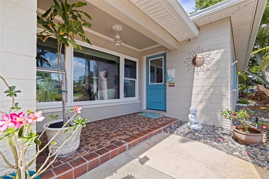 Active With Contract: $565,000 (2 beds, 2 baths, 1285 Square Feet)