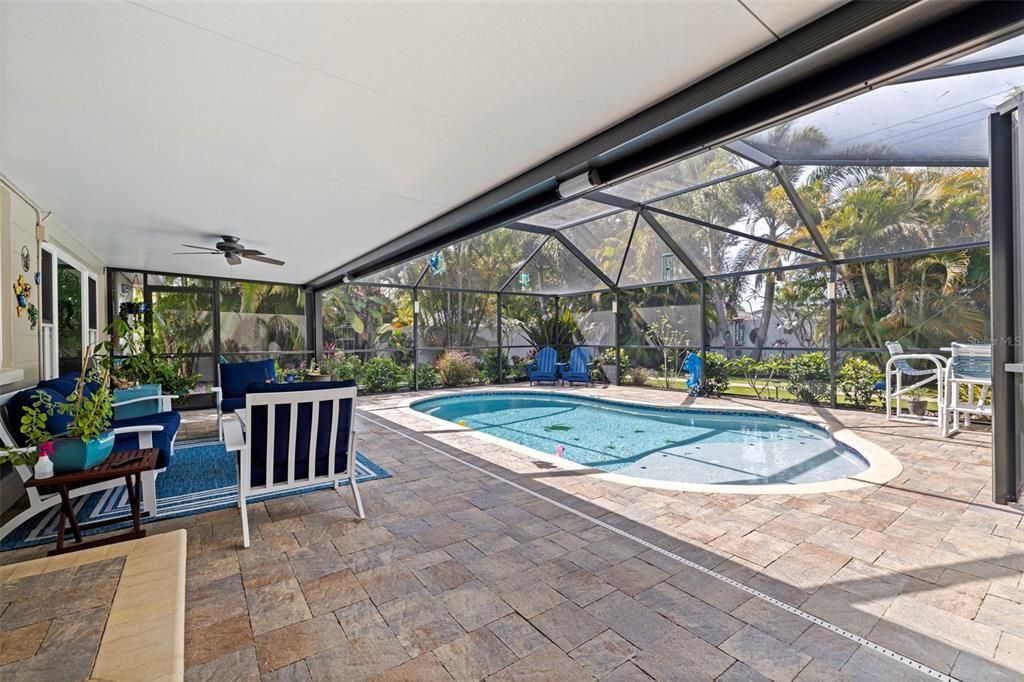 Active With Contract: $565,000 (2 beds, 2 baths, 1285 Square Feet)