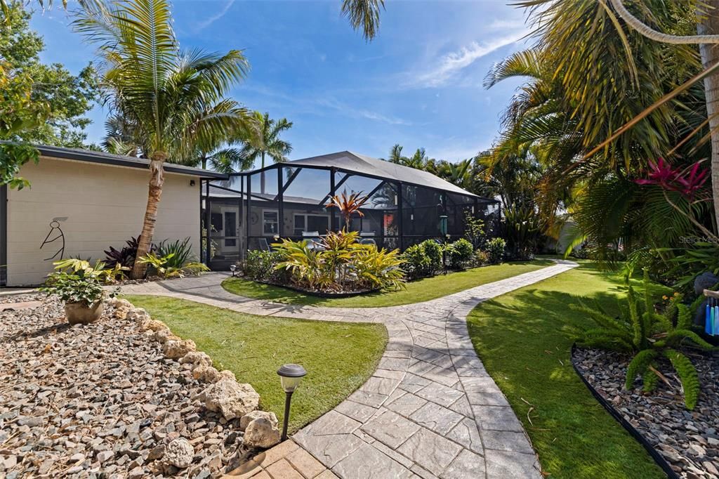 Active With Contract: $565,000 (2 beds, 2 baths, 1285 Square Feet)