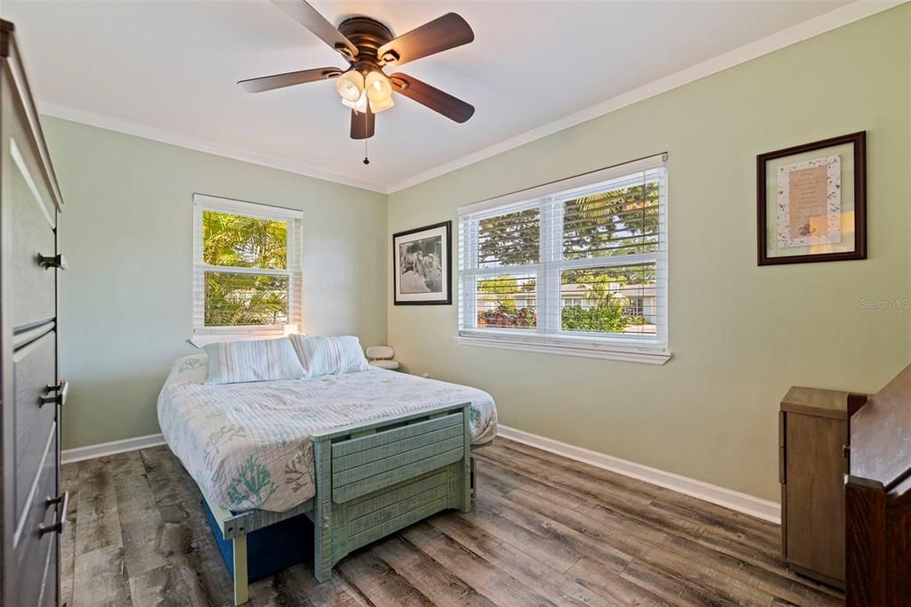 Active With Contract: $565,000 (2 beds, 2 baths, 1285 Square Feet)