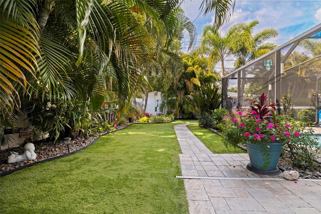 Active With Contract: $565,000 (2 beds, 2 baths, 1285 Square Feet)