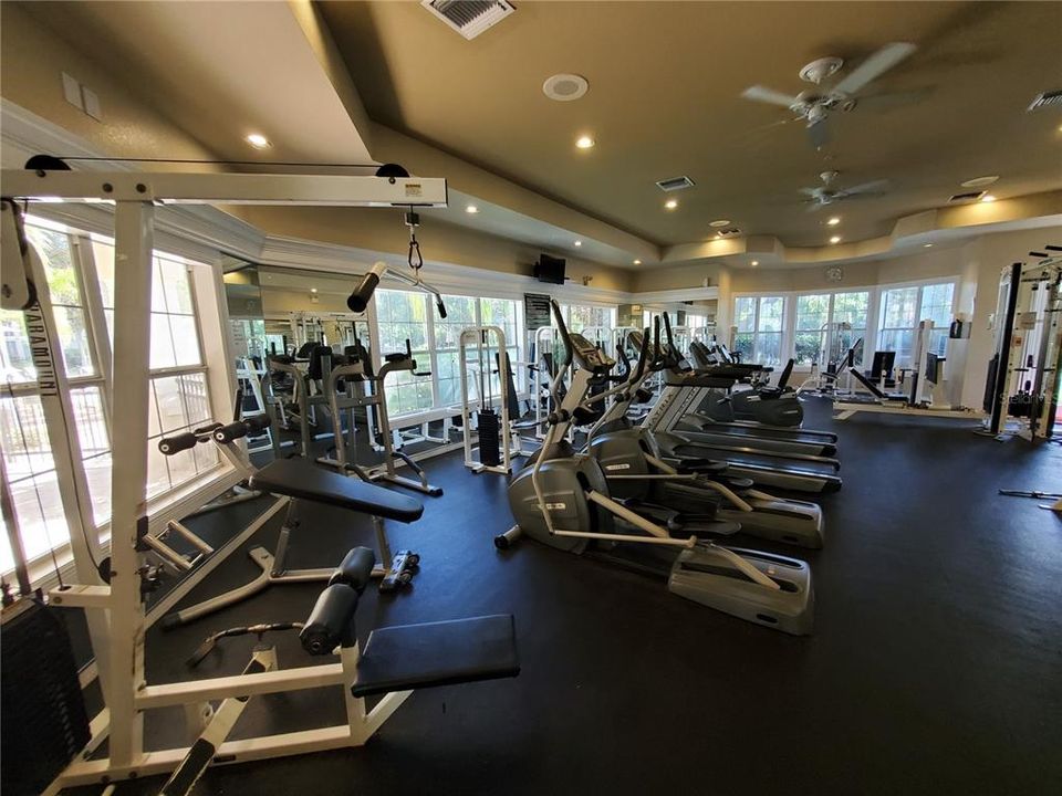 For Rent: $1,400 (1 beds, 1 baths, 812 Square Feet)