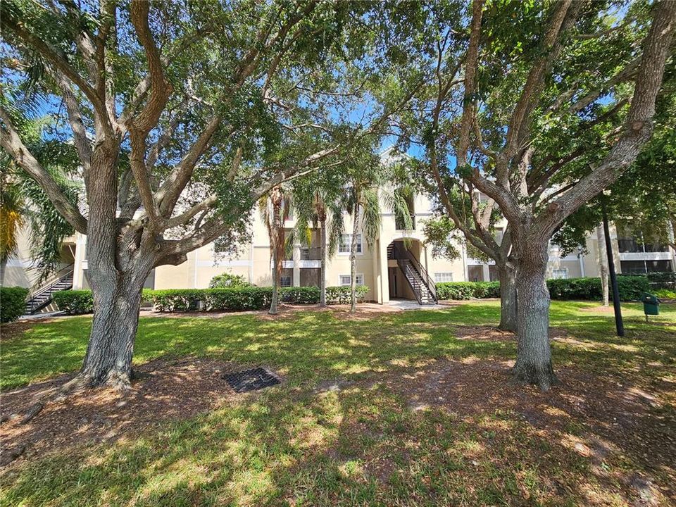 For Rent: $1,400 (1 beds, 1 baths, 812 Square Feet)
