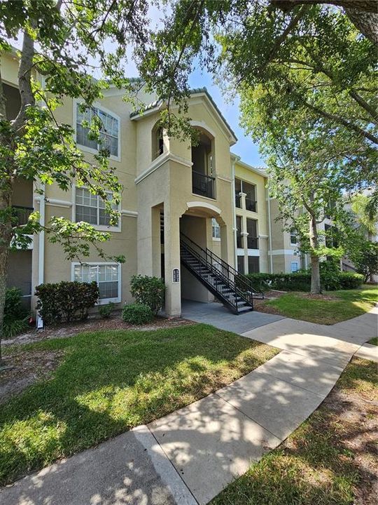 For Rent: $1,400 (1 beds, 1 baths, 812 Square Feet)