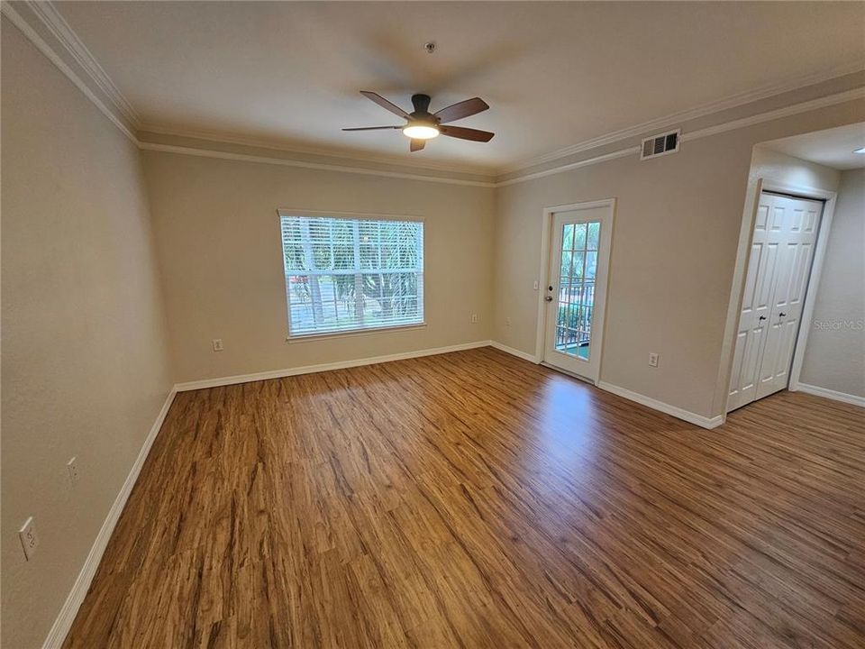 For Rent: $1,400 (1 beds, 1 baths, 812 Square Feet)