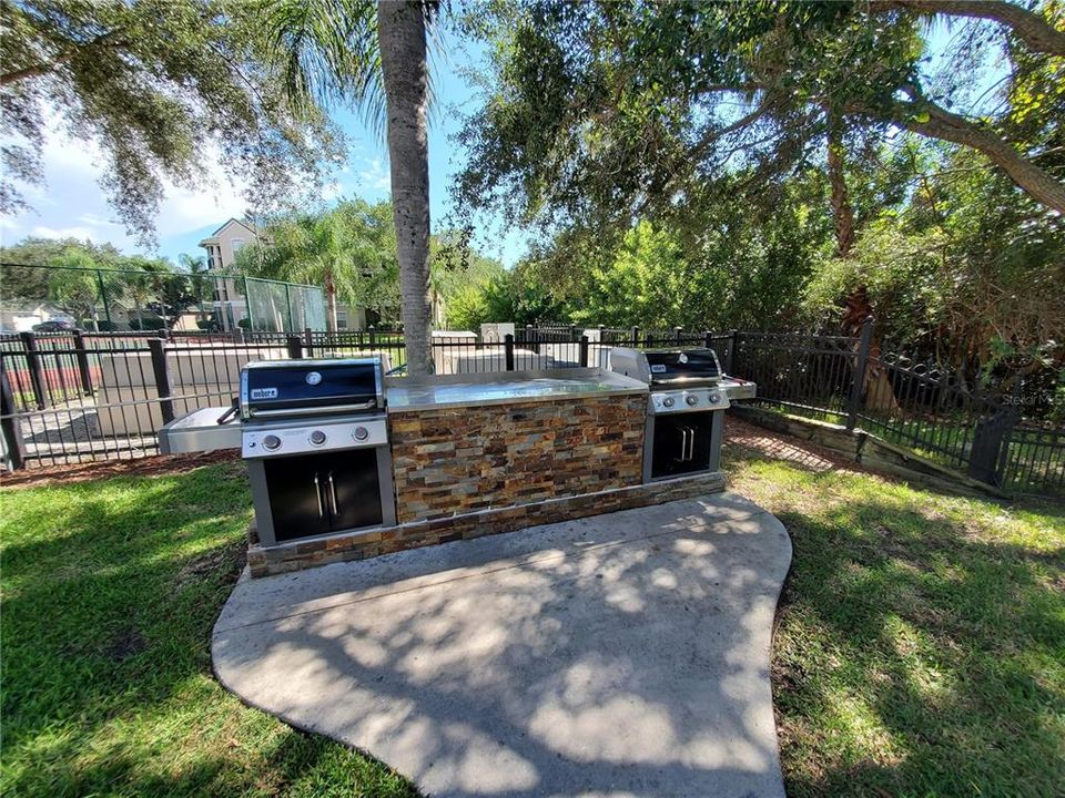For Rent: $1,400 (1 beds, 1 baths, 812 Square Feet)