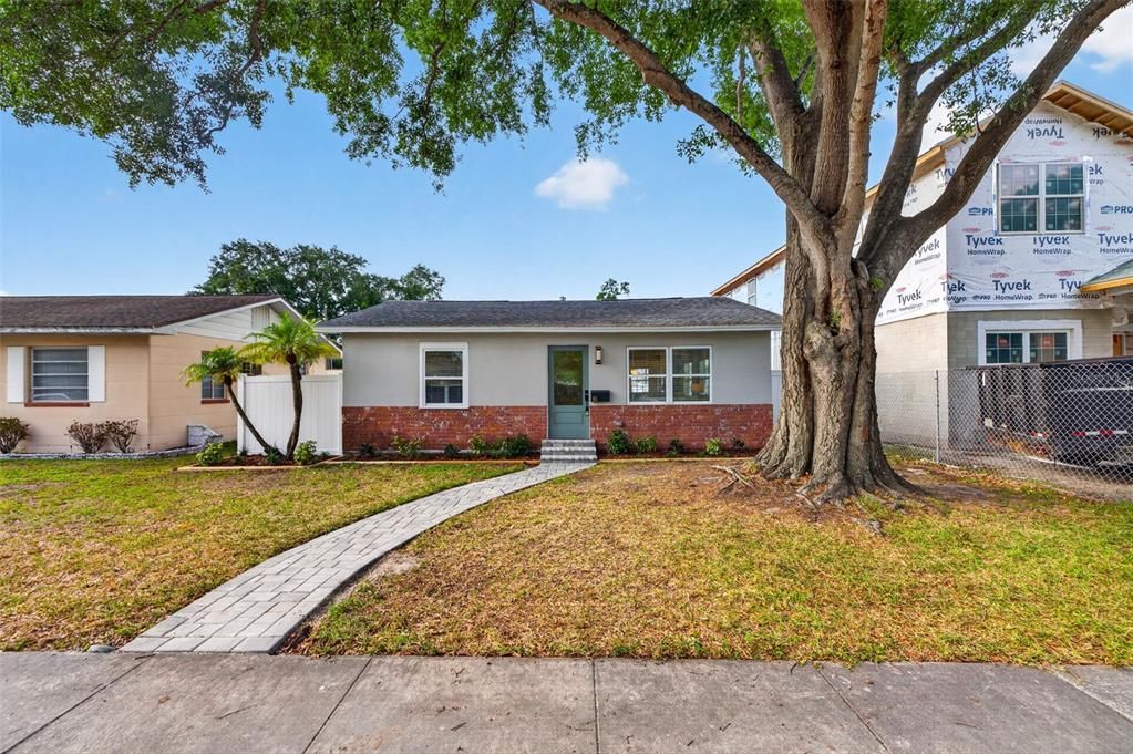 Activo con contrato: $599,000 (3 camas, 3 baños, 1543 Pies cuadrados)