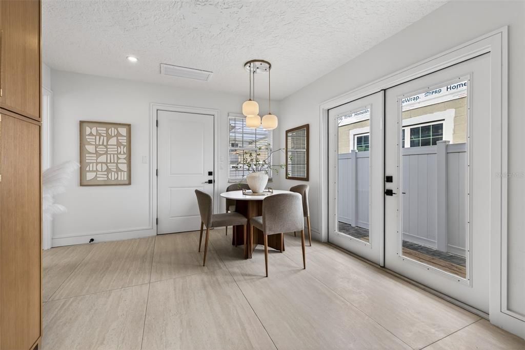Activo con contrato: $599,000 (3 camas, 3 baños, 1543 Pies cuadrados)