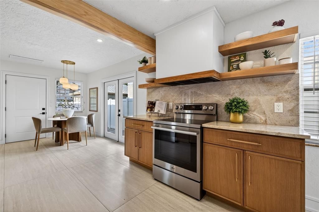 Activo con contrato: $599,000 (3 camas, 3 baños, 1543 Pies cuadrados)
