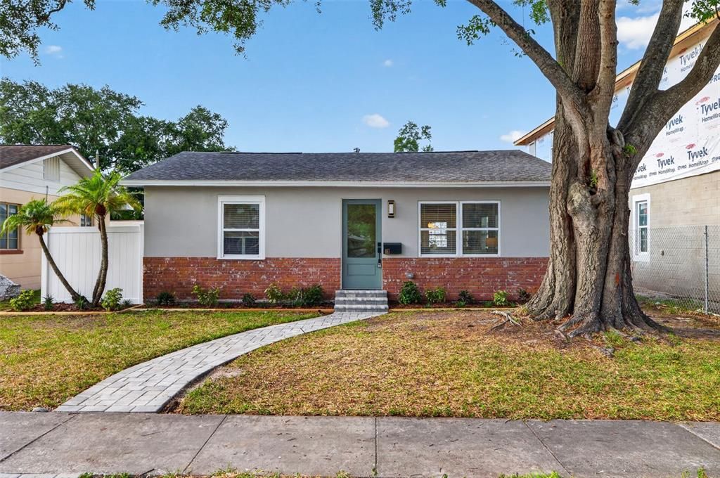 Activo con contrato: $599,000 (3 camas, 3 baños, 1543 Pies cuadrados)