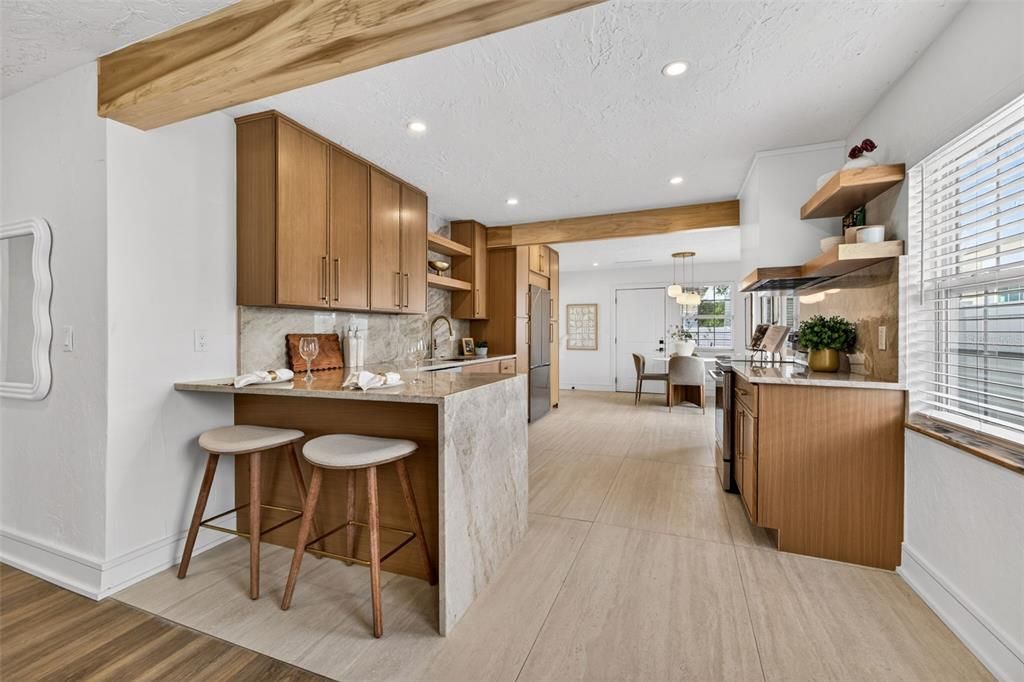 Activo con contrato: $599,000 (3 camas, 3 baños, 1543 Pies cuadrados)