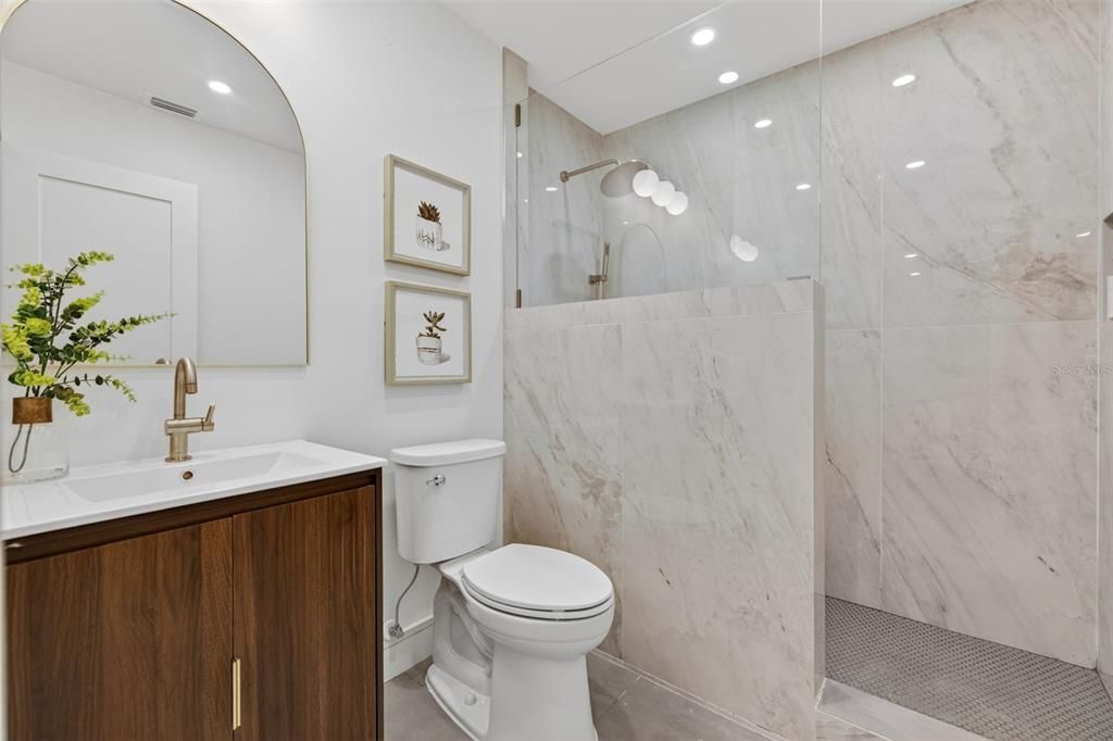 Activo con contrato: $599,000 (3 camas, 3 baños, 1543 Pies cuadrados)