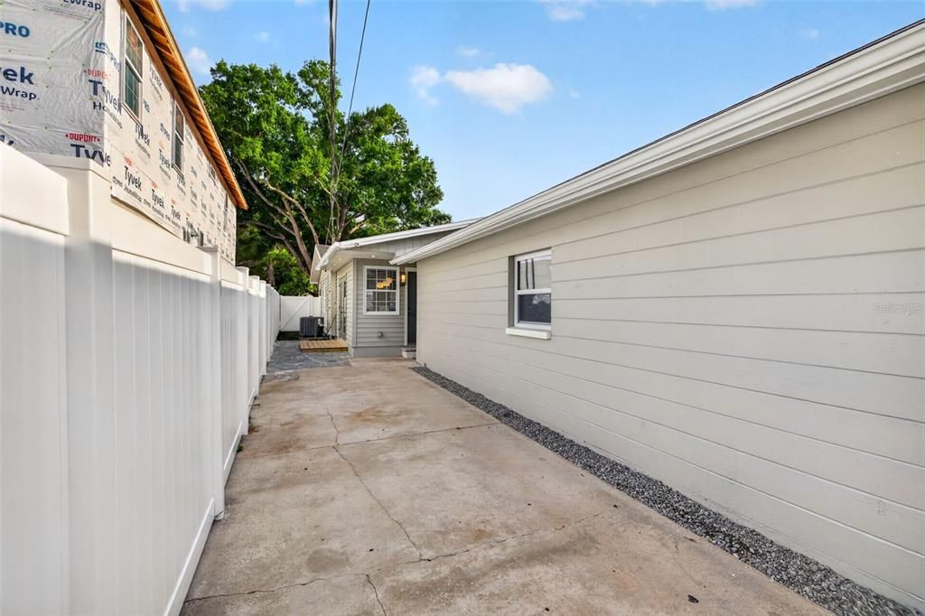 Activo con contrato: $599,000 (3 camas, 3 baños, 1543 Pies cuadrados)
