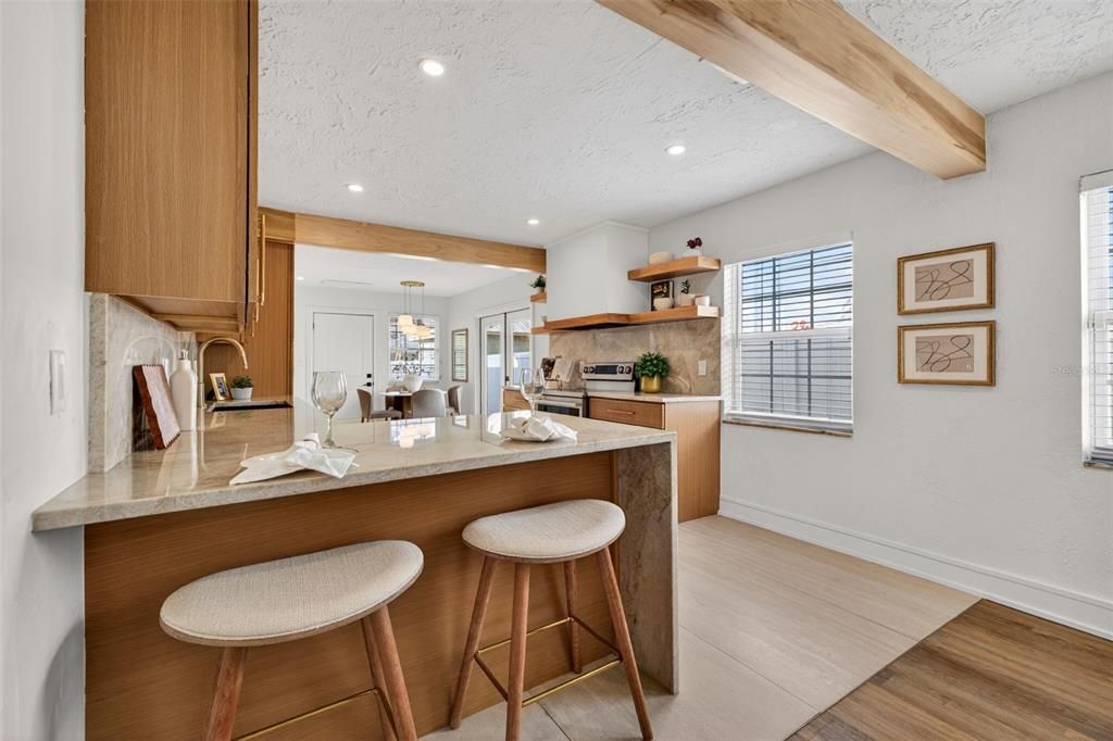 Activo con contrato: $599,000 (3 camas, 3 baños, 1543 Pies cuadrados)