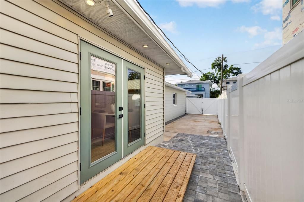 Activo con contrato: $599,000 (3 camas, 3 baños, 1543 Pies cuadrados)