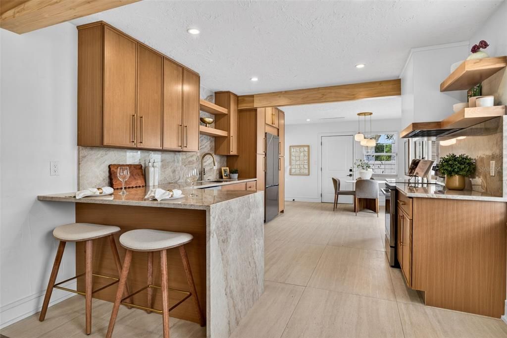 Activo con contrato: $599,000 (3 camas, 3 baños, 1543 Pies cuadrados)