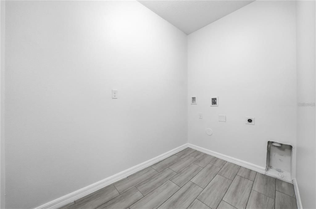 Active With Contract: $305,000 (4 beds, 2 baths, 1767 Square Feet)