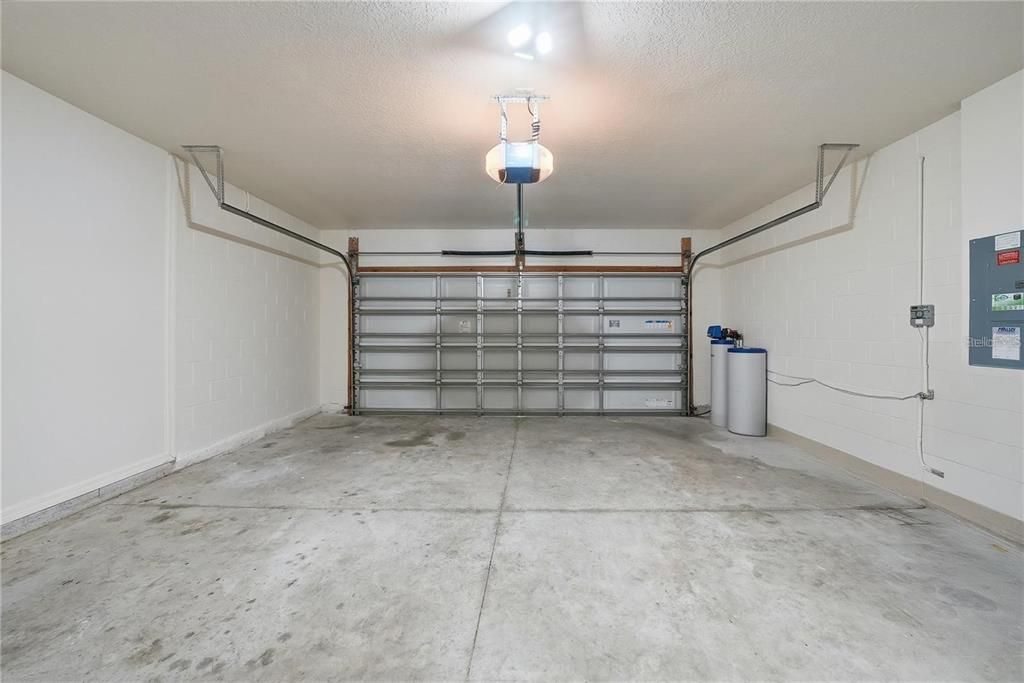 Active With Contract: $305,000 (4 beds, 2 baths, 1767 Square Feet)
