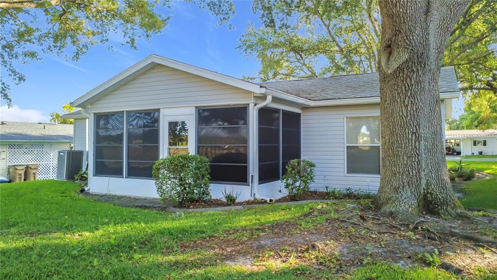 For Sale: $209,000 (2 beds, 2 baths, 890 Square Feet)