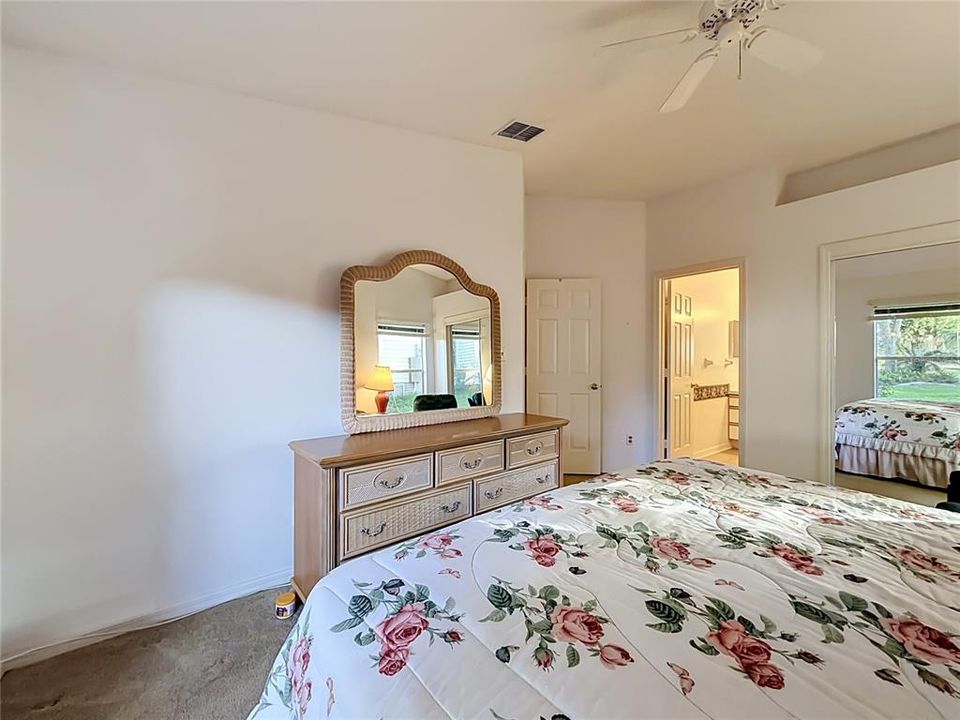For Sale: $209,000 (2 beds, 2 baths, 890 Square Feet)
