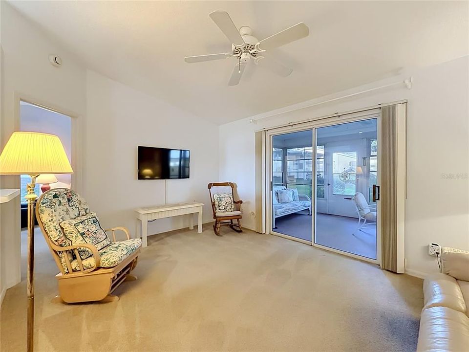 For Sale: $209,000 (2 beds, 2 baths, 890 Square Feet)