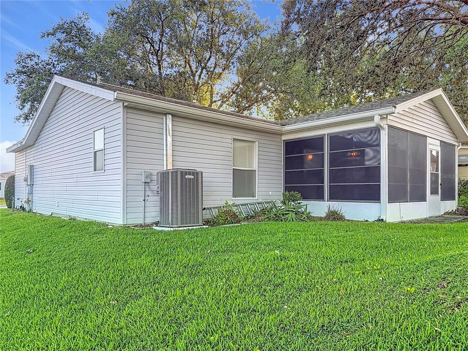 For Sale: $209,000 (2 beds, 2 baths, 890 Square Feet)