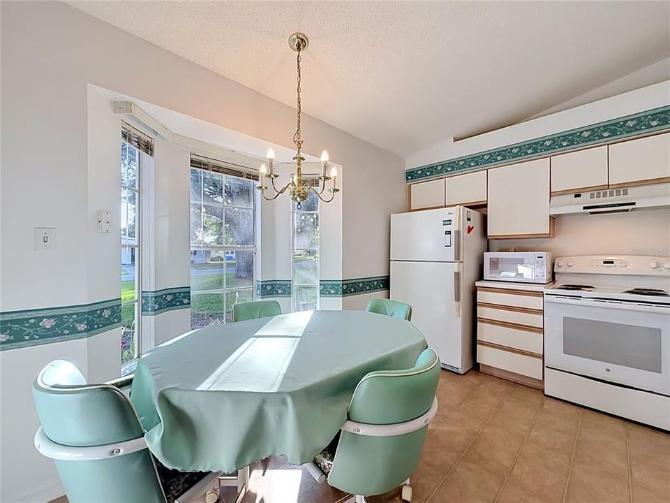 For Sale: $209,000 (2 beds, 2 baths, 890 Square Feet)