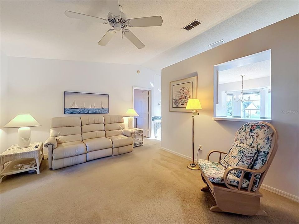 For Sale: $209,000 (2 beds, 2 baths, 890 Square Feet)