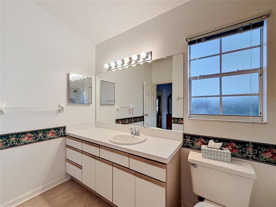 For Sale: $209,000 (2 beds, 2 baths, 890 Square Feet)