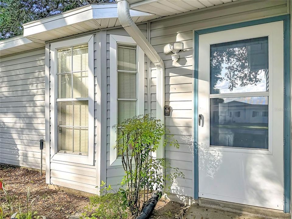 For Sale: $209,000 (2 beds, 2 baths, 890 Square Feet)