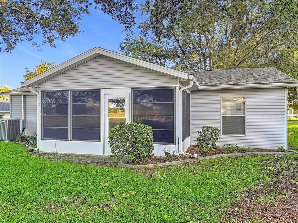For Sale: $209,000 (2 beds, 2 baths, 890 Square Feet)