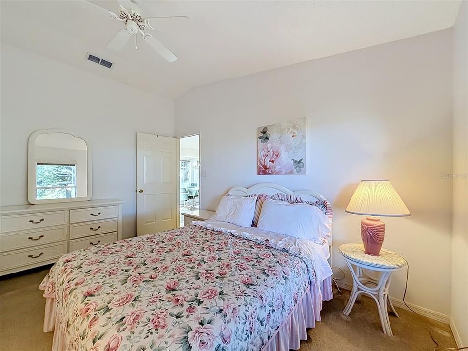For Sale: $209,000 (2 beds, 2 baths, 890 Square Feet)