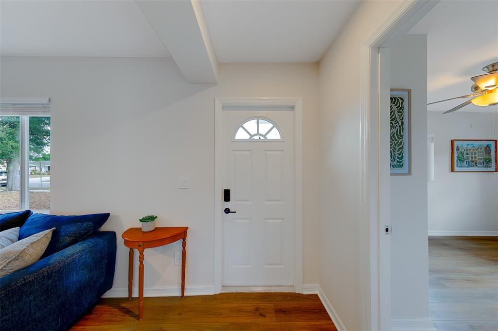 Activo con contrato: $355,000 (2 camas, 1 baños, 931 Pies cuadrados)