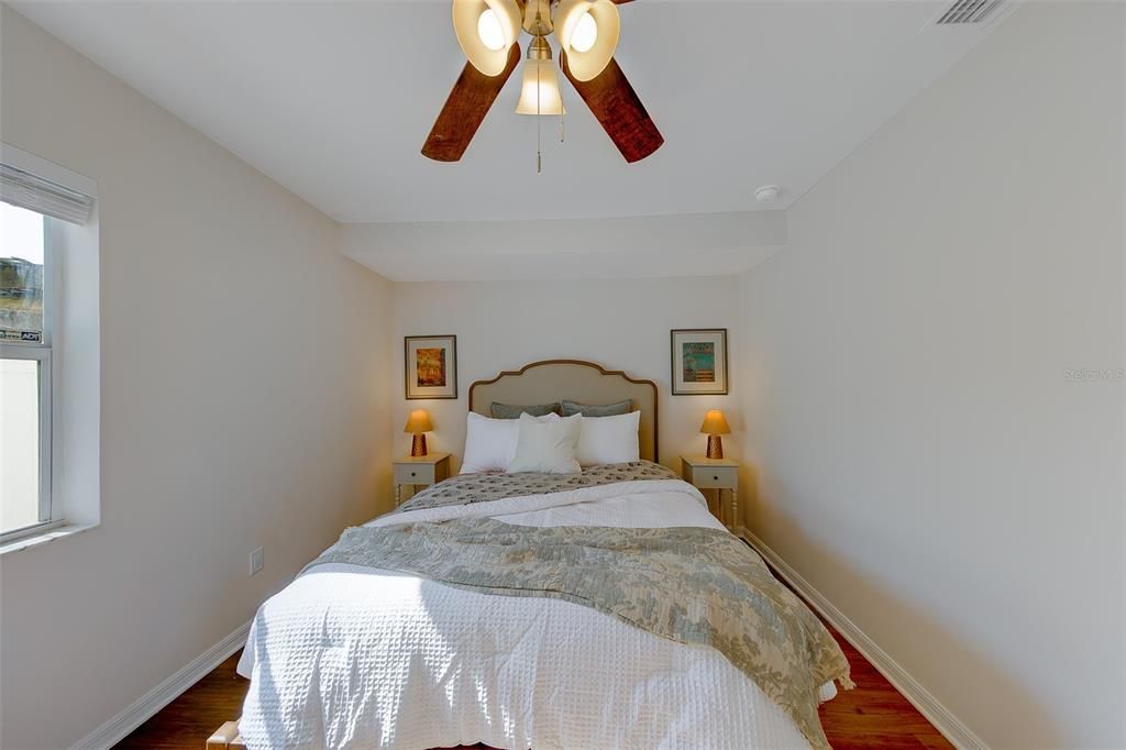 Activo con contrato: $355,000 (2 camas, 1 baños, 931 Pies cuadrados)