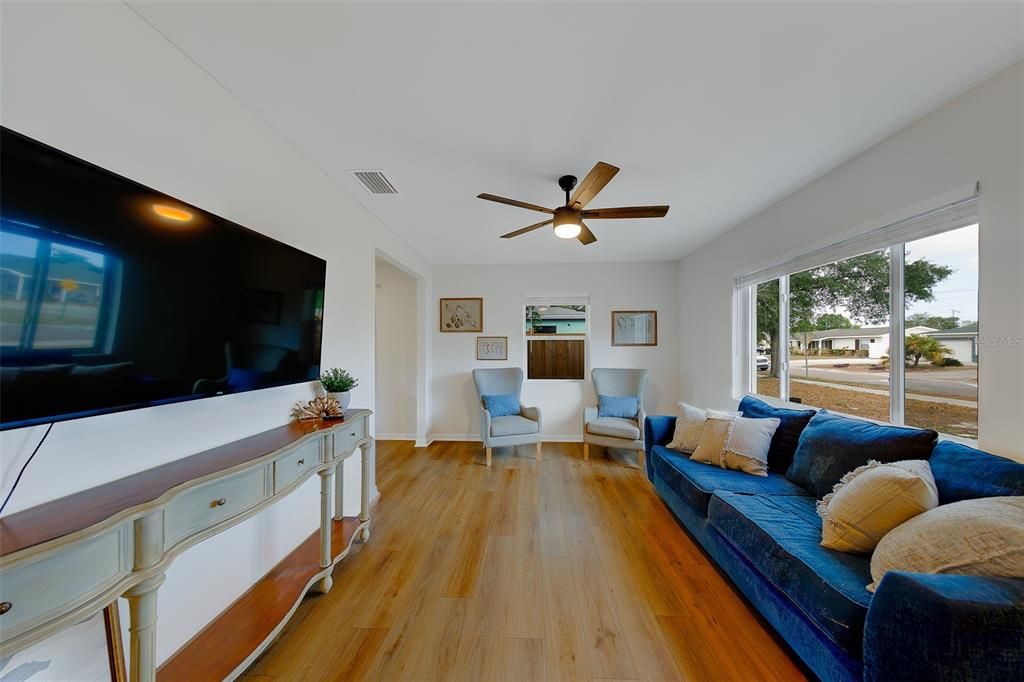 Activo con contrato: $355,000 (2 camas, 1 baños, 931 Pies cuadrados)