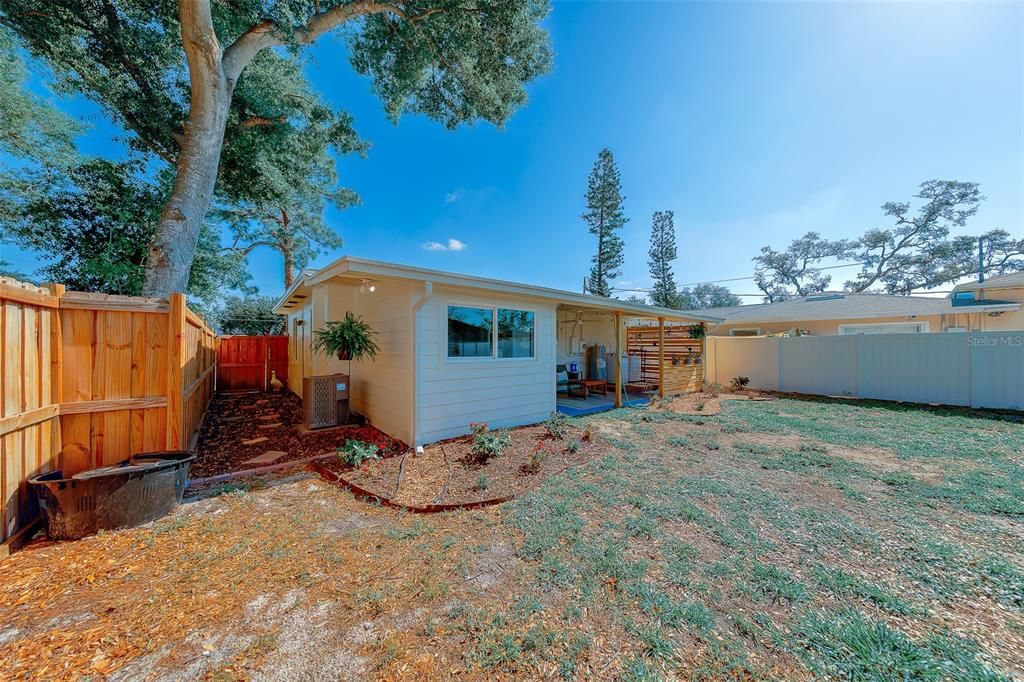 Activo con contrato: $355,000 (2 camas, 1 baños, 931 Pies cuadrados)