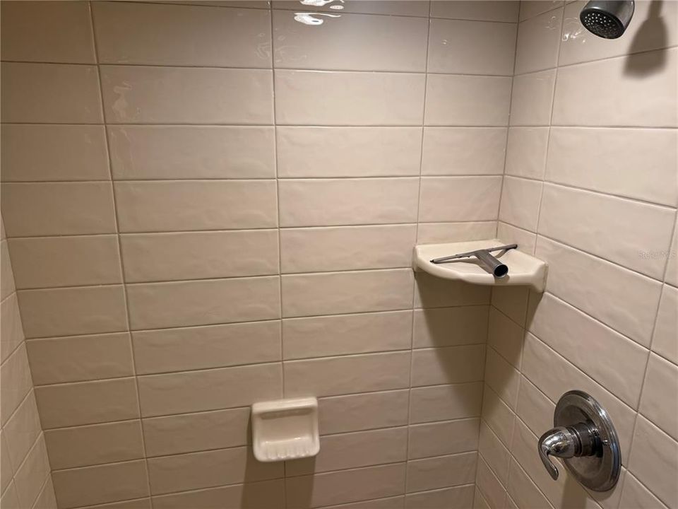 В аренду: $2,300 (2 спален, 2 ванн, 1265 Квадратных фут)