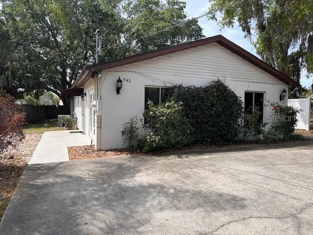 For Rent: $1,400 (2 beds, 1 baths, 812 Square Feet)